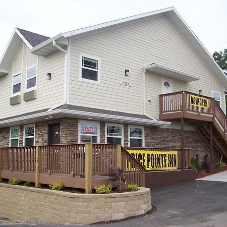 ווקשה Price Pointe Inn מראה חיצוני תמונה
