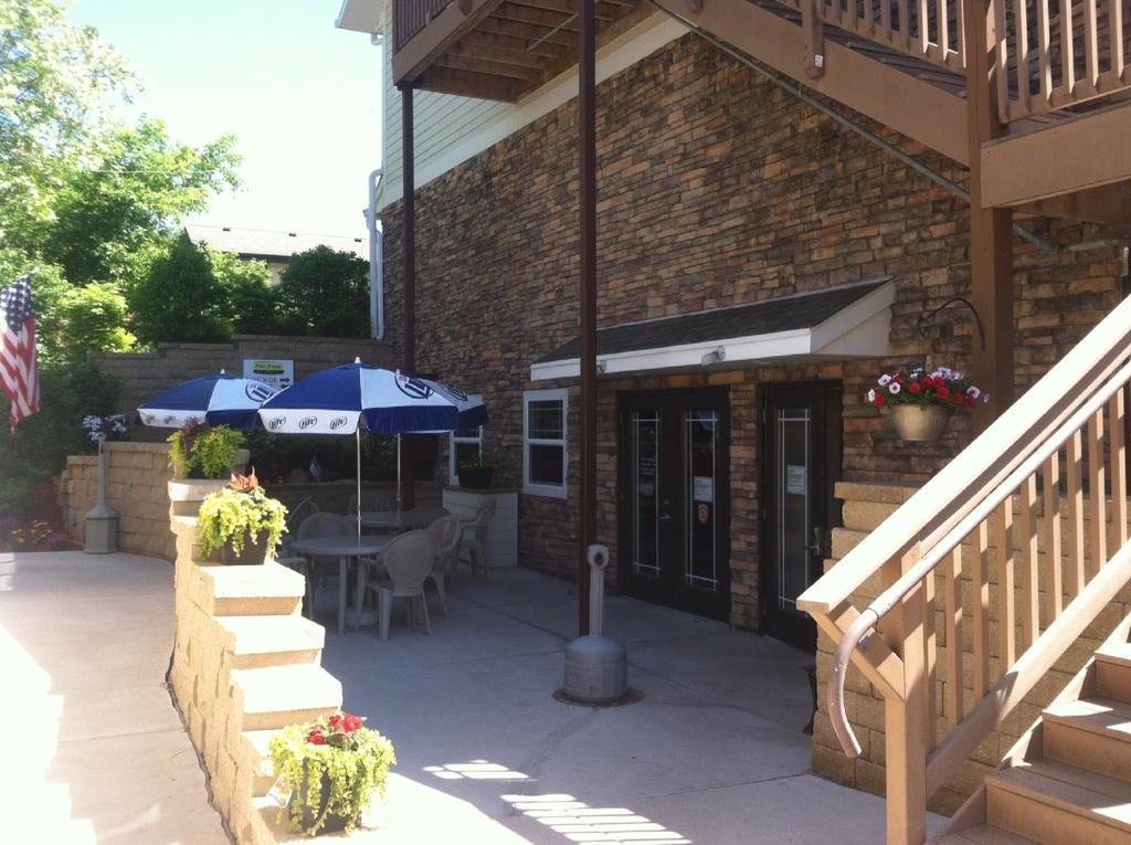 ווקשה Price Pointe Inn מראה חיצוני תמונה