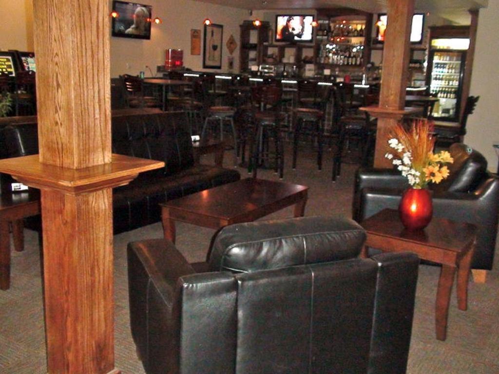 ווקשה Price Pointe Inn מראה חיצוני תמונה