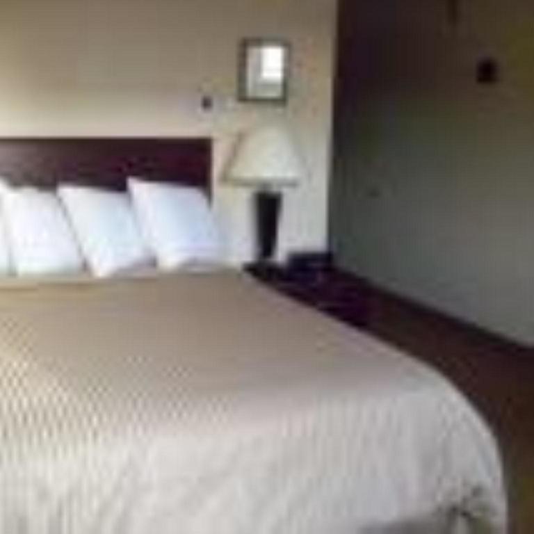 ווקשה Price Pointe Inn מראה חיצוני תמונה