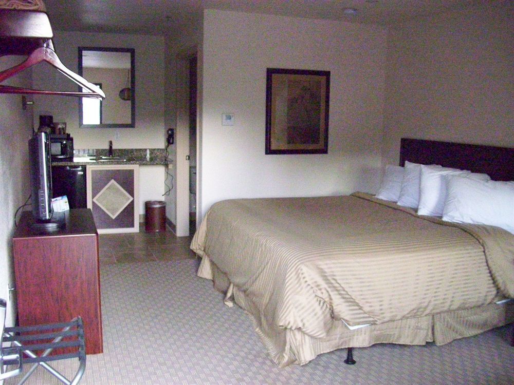 ווקשה Price Pointe Inn מראה חיצוני תמונה