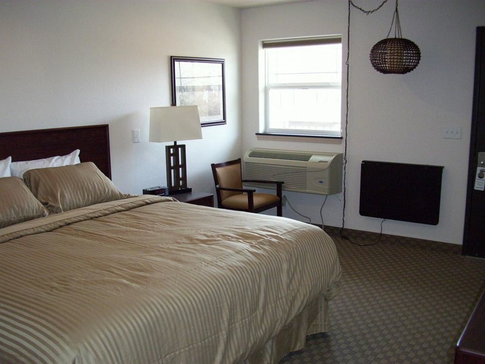 ווקשה Price Pointe Inn מראה חיצוני תמונה