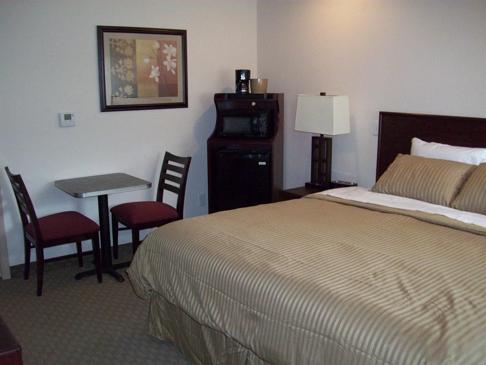 ווקשה Price Pointe Inn מראה חיצוני תמונה