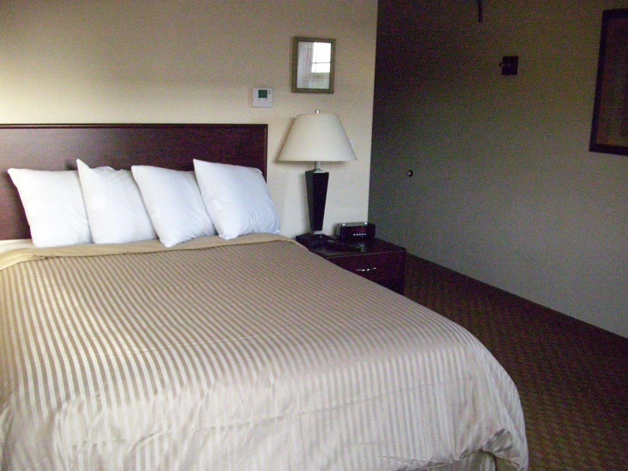 ווקשה Price Pointe Inn מראה חיצוני תמונה