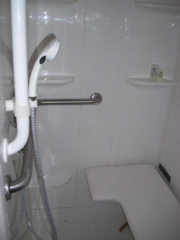 ווקשה Price Pointe Inn מראה חיצוני תמונה