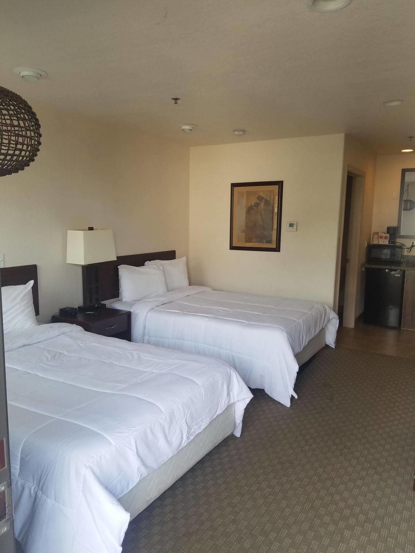 ווקשה Price Pointe Inn מראה חיצוני תמונה