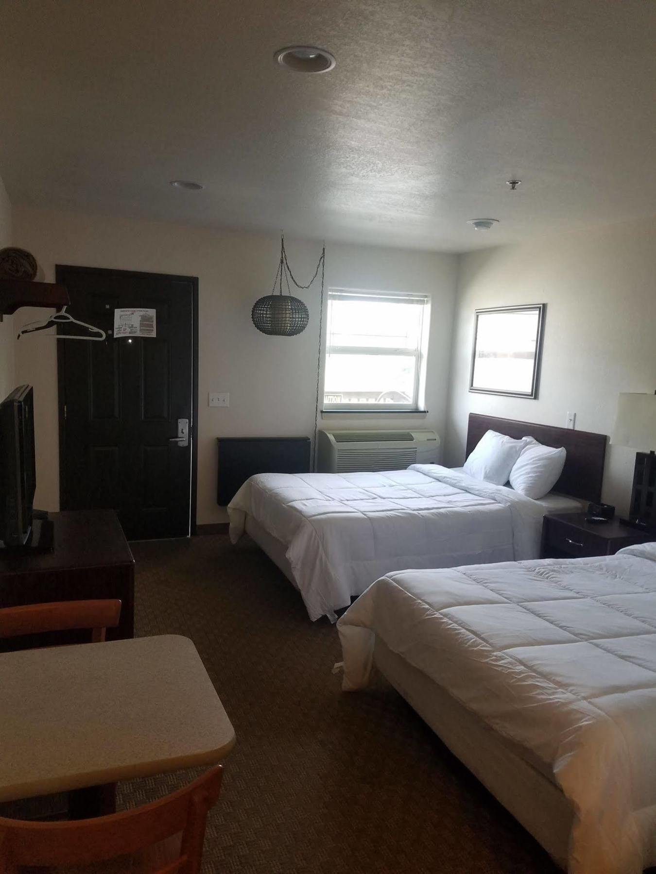 ווקשה Price Pointe Inn מראה חיצוני תמונה