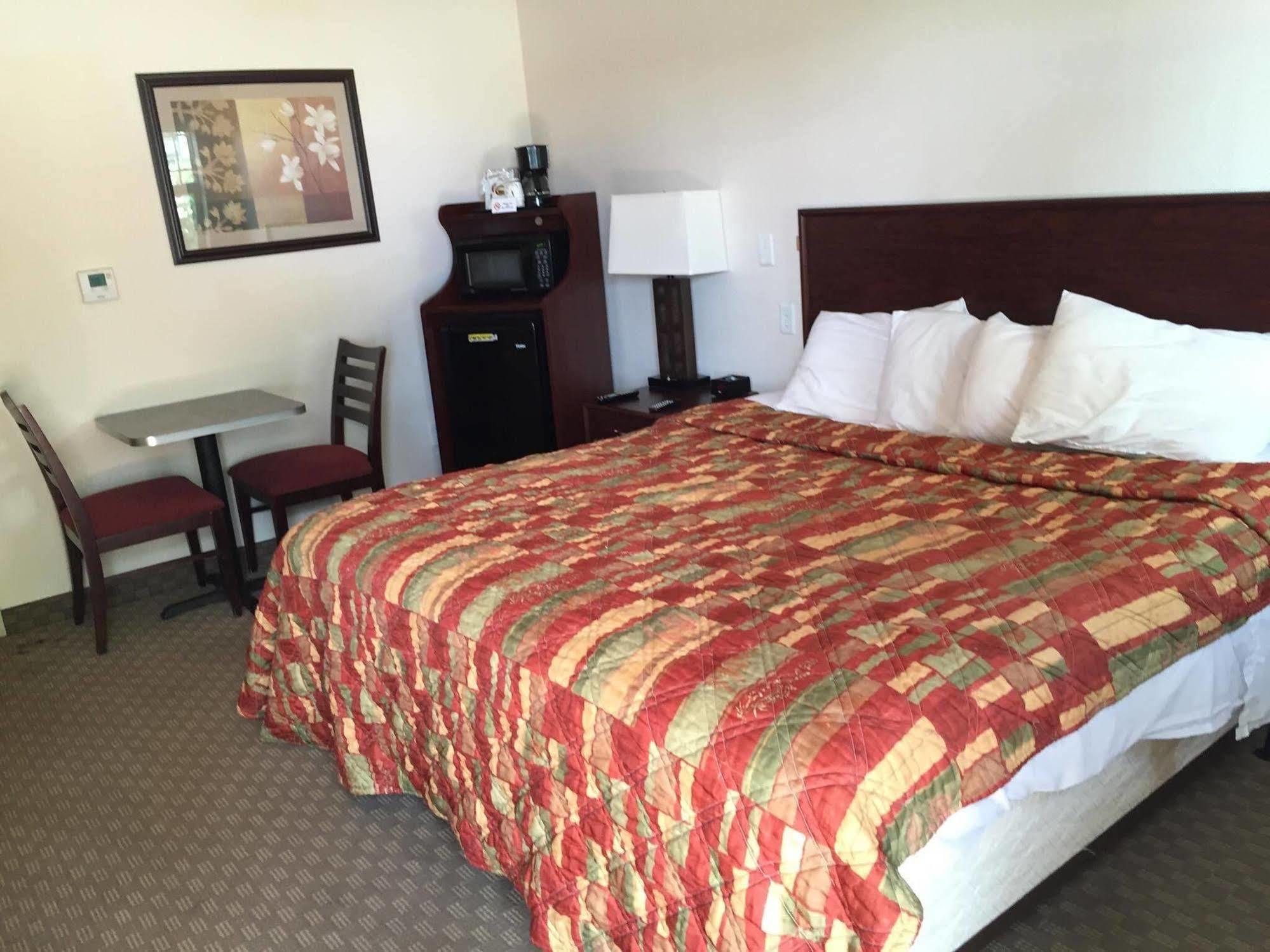ווקשה Price Pointe Inn מראה חיצוני תמונה