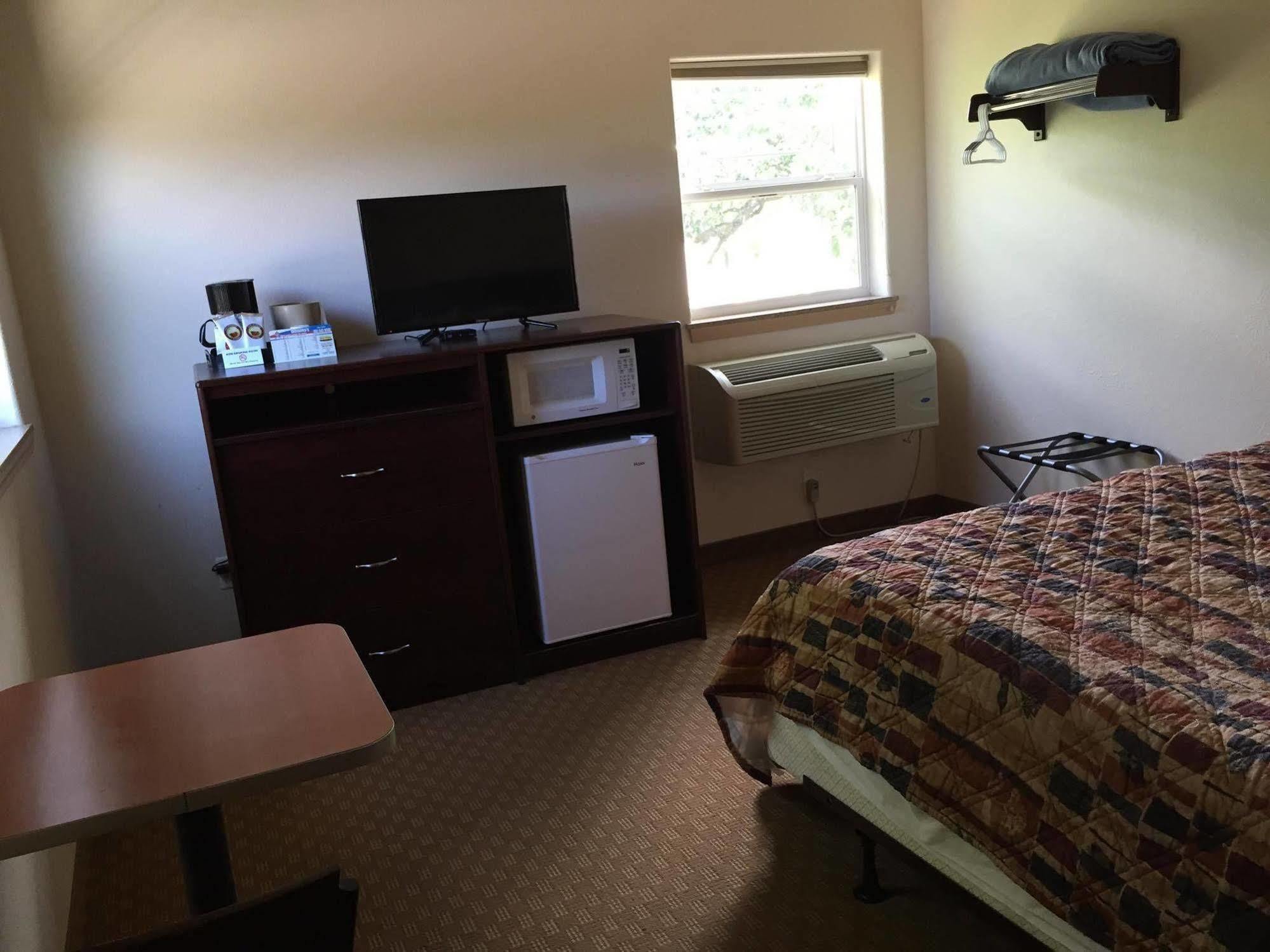 ווקשה Price Pointe Inn מראה חיצוני תמונה