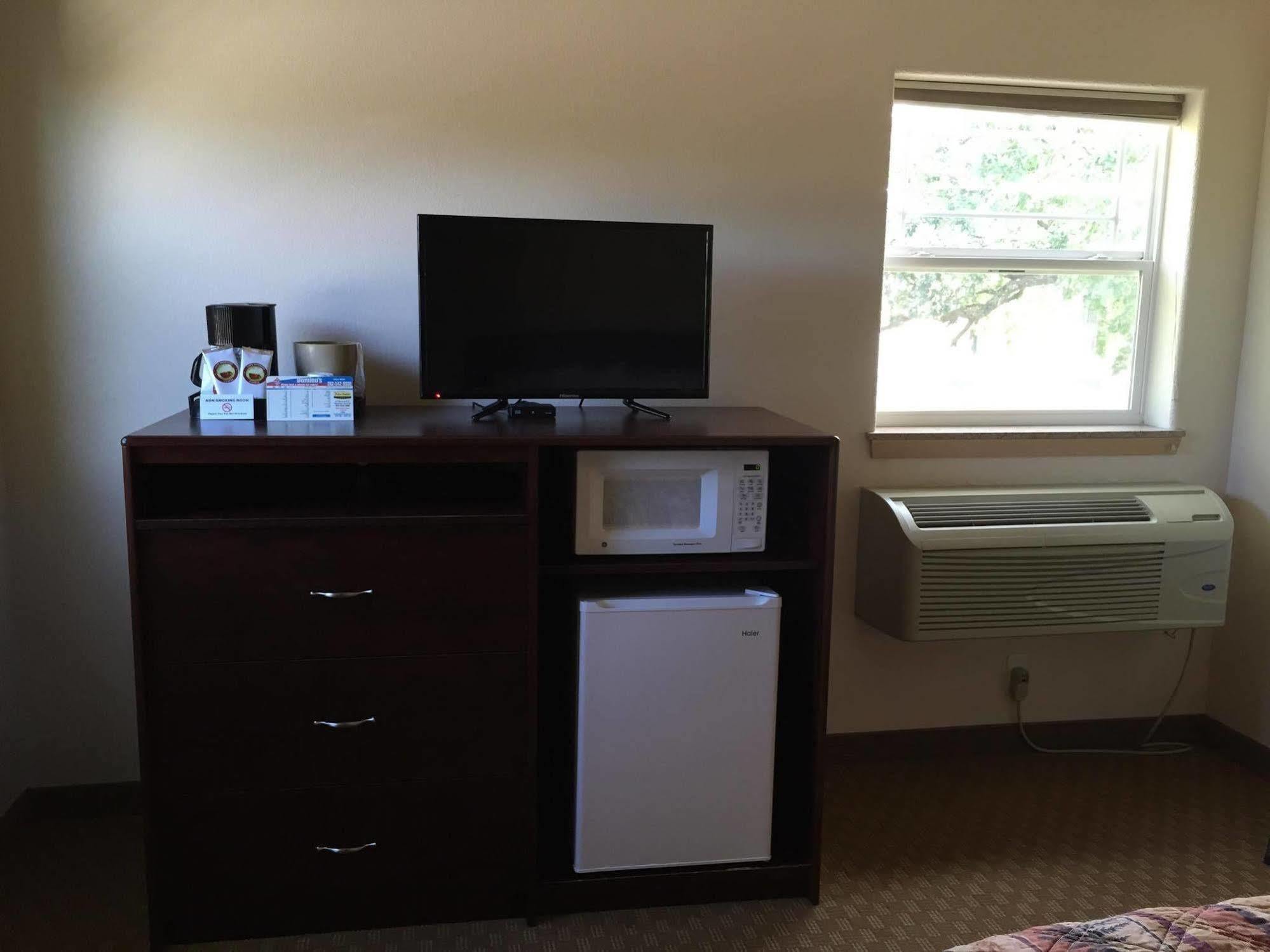 ווקשה Price Pointe Inn מראה חיצוני תמונה