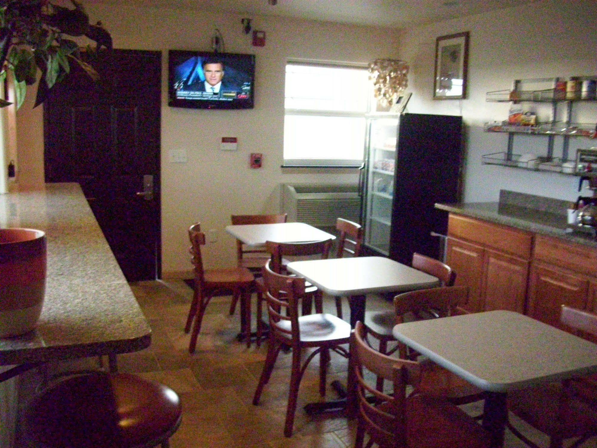 ווקשה Price Pointe Inn מראה חיצוני תמונה