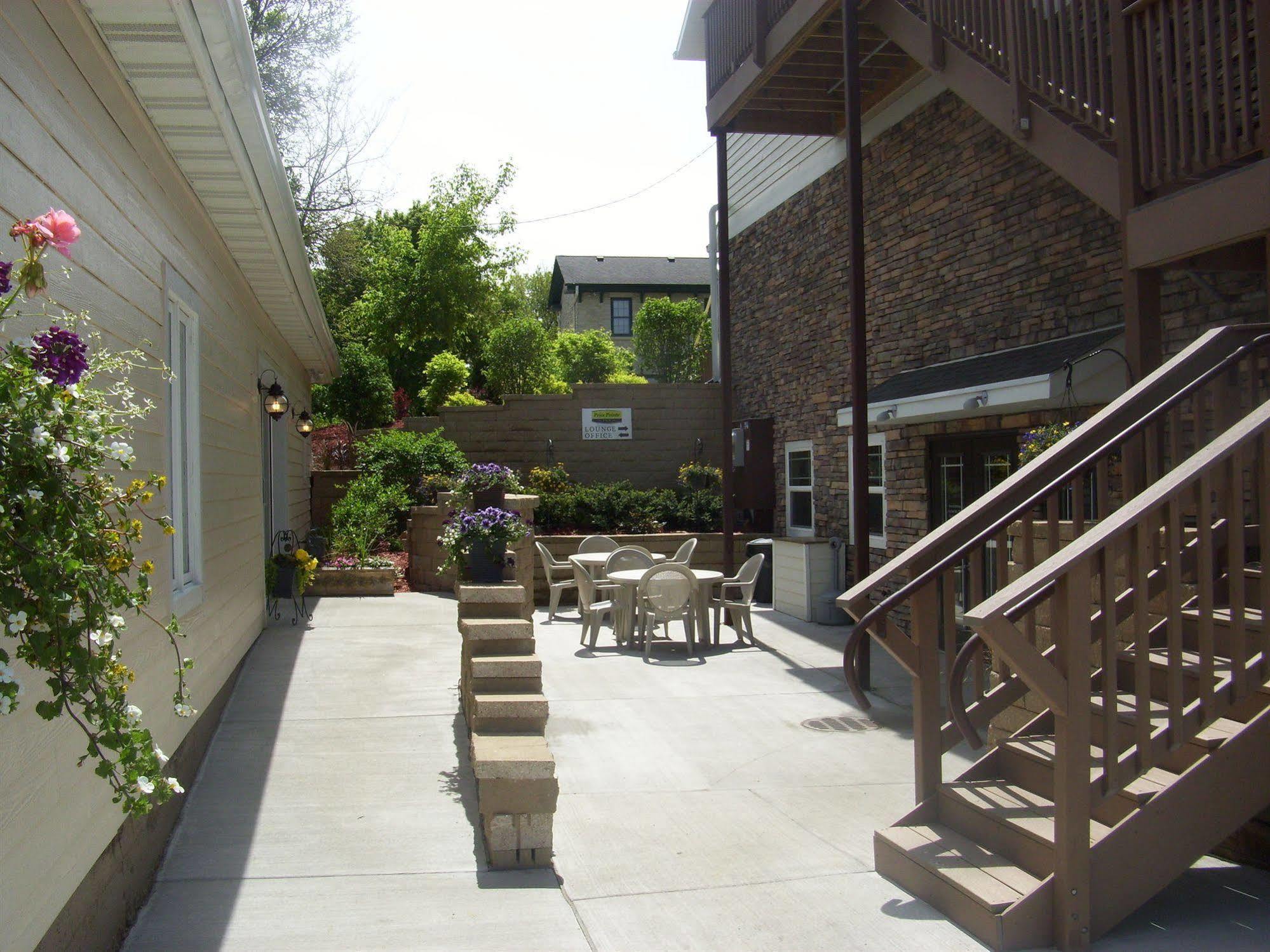 ווקשה Price Pointe Inn מראה חיצוני תמונה